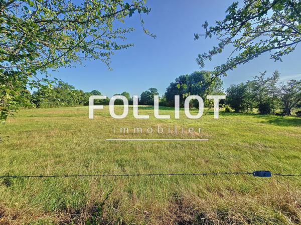 Corps de ferme Le Molay Littry 5 pièce(s), 55 000 m² de terrain avec bâtiments