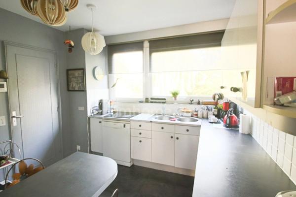 Marcq-en-Baroeul Croisé Laroche - Appartement 3 chambres 127 m2 habitables + 2 garages + cave + pièce de service