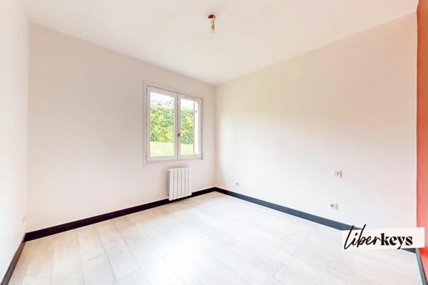 VILLA DE PLAIN PIED - TERRAIN 1050 M² - 91 M² HABITABLE - 3 CHAMBRES - GARAGE