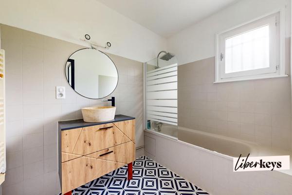 VILLA DE PLAIN PIED - TERRAIN 1050 M² - 91 M² HABITABLE - 3 CHAMBRES - GARAGE