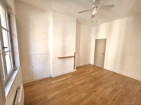 BORDEAUX SAINT PIERRE ; APPARTEMENT T1
