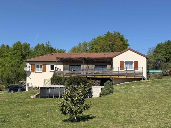 Maison contemporaine - Sarlat-la-caneda Entre Sarlat et Montignac, maison contemporaine en parfait état, située au calme avec jolie vue sur la campagne.