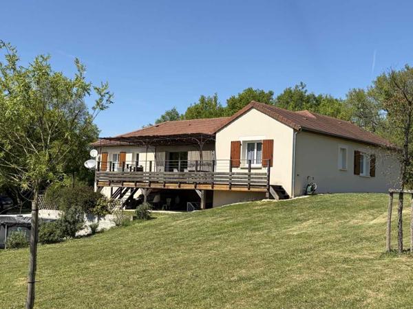 Maison contemporaine - Sarlat-la-caneda Entre Sarlat et Montignac, maison contemporaine en parfait état, située au calme avec jolie vue sur la campagne.