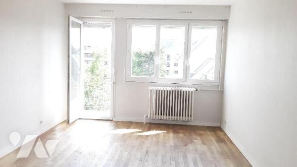 A vendre RENNES centre, appartement T3, quartier fac de droit, type 3 de 64 m² habitables au 4è...