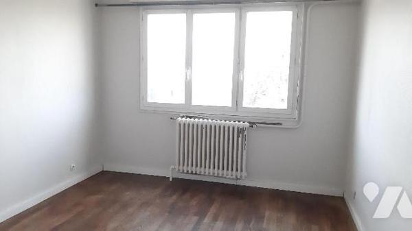 A vendre RENNES centre, appartement T3, quartier fac de droit, type 3 de 64 m² habitables au 4è...