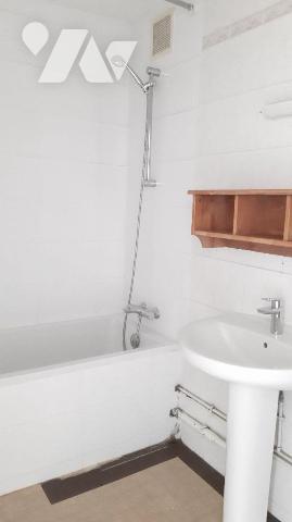 A vendre RENNES centre, appartement T3, quartier fac de droit, type 3 de 64 m² habitables au 4è...