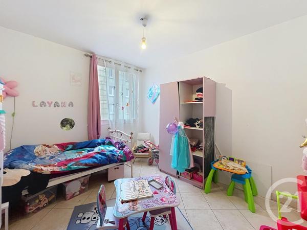 Appartement F4 à vendre  4 pièces - 76,99 m2 MONTEREAU FAULT YONNE - 77