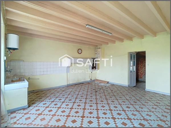 MAISON À RÉNOVER AVEC BEAU POTENTIEL