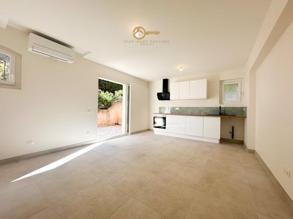 Saint Aygulf (83370) À VENDRE - Charmant T2/3 en rez-de-jardin à Saint-Aygulf– Coup de cœur assuré !