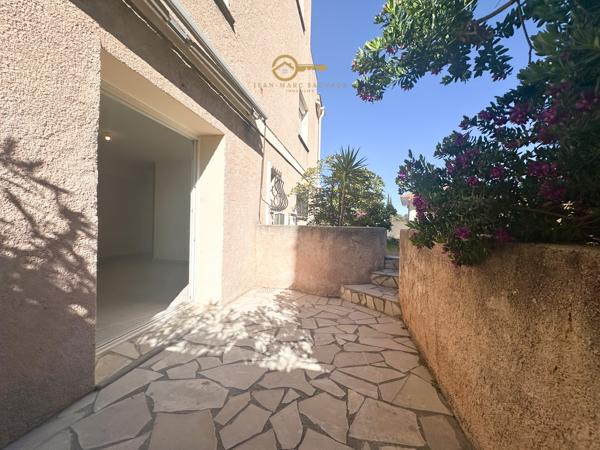 Saint Aygulf (83370) À VENDRE - Charmant T2/3 en rez-de-jardin à Saint-Aygulf– Coup de cœur assuré !