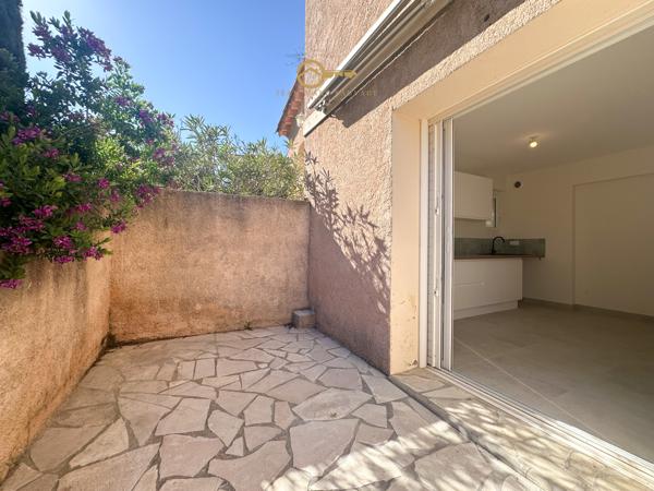 Saint Aygulf (83370) À VENDRE - Charmant T2/3 en rez-de-jardin à Saint-Aygulf– Coup de cœur assuré !