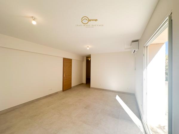 Saint Aygulf (83370) À VENDRE - Charmant T2/3 en rez-de-jardin à Saint-Aygulf– Coup de cœur assuré !