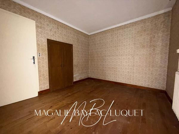 IMMEUBLE DE RAPPORT - CENTRE DE CARCASSONNE - 3 ÉTAGES - FORT POTENTIEL