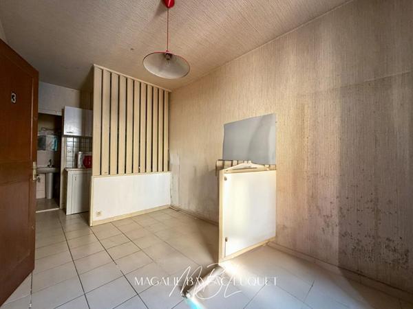 IMMEUBLE DE RAPPORT - CENTRE DE CARCASSONNE - 3 ÉTAGES - FORT POTENTIEL