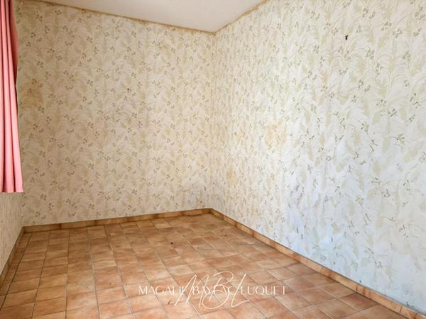 IMMEUBLE DE RAPPORT - CENTRE DE CARCASSONNE - 3 ÉTAGES - FORT POTENTIEL