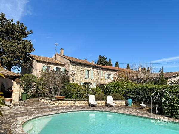 Châteaurenard (13160) Mas 435 m2 en pierre avec piscine au calme sur 5800 m2 de terrain