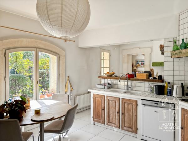 Châteaurenard (13160) Mas 435 m2 en pierre avec piscine au calme sur 5800 m2 de terrain