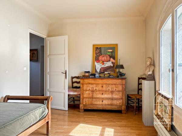 Châteaurenard (13160) Mas 435 m2 en pierre avec piscine au calme sur 5800 m2 de terrain