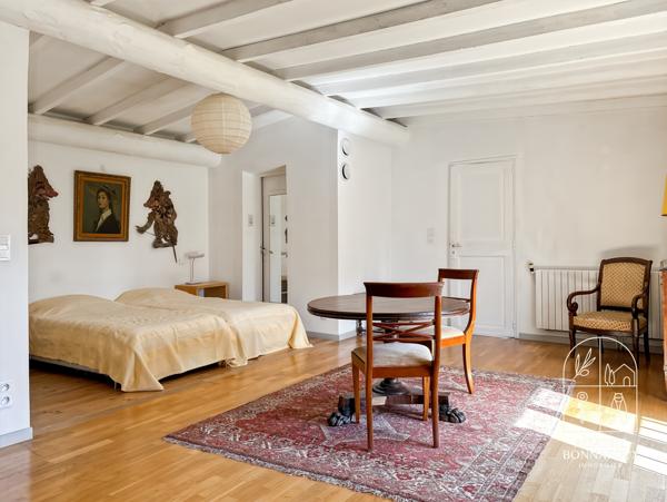 Châteaurenard (13160) Mas 435 m2 en pierre avec piscine au calme sur 5800 m2 de terrain