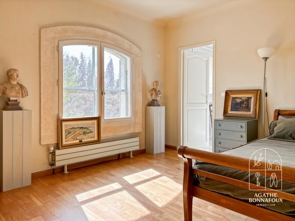 Châteaurenard (13160) Mas 435 m2 en pierre avec piscine au calme sur 5800 m2 de terrain