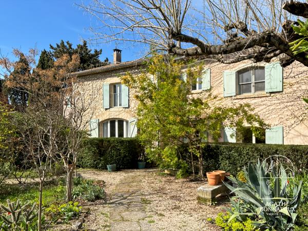 Châteaurenard (13160) Mas 435 m2 en pierre avec piscine au calme sur 5800 m2 de terrain