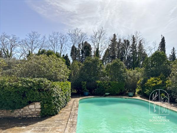 Châteaurenard (13160) Mas 435 m2 en pierre avec piscine au calme sur 5800 m2 de terrain