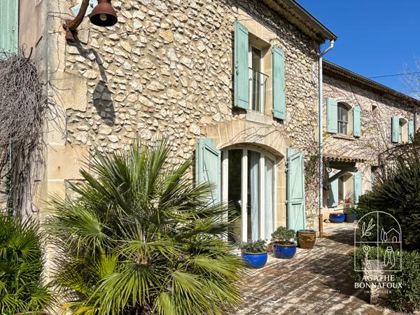 Châteaurenard (13160) Mas 435 m2 en pierre avec piscine au calme sur 5800 m2 de terrain