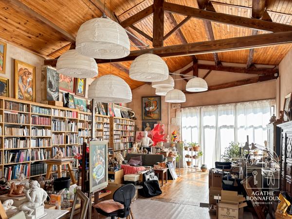 Châteaurenard (13160) Mas 435 m2 en pierre avec piscine au calme sur 5800 m2 de terrain