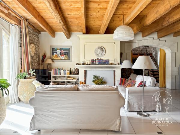 Châteaurenard (13160) Mas 435 m2 en pierre avec piscine au calme sur 5800 m2 de terrain