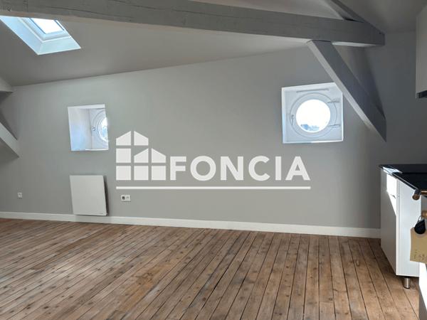 Location Appartement 2 pièces 45 m² - 2 RUE JEAN MOULIN Saintes 17100