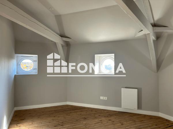 Location Appartement 2 pièces 45 m² - 2 RUE JEAN MOULIN Saintes 17100