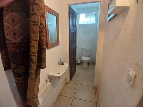Belle villa familiale de 122 m² avec piscine sur terrain arboré  de 700 m² à Saint-Benoît (97470)