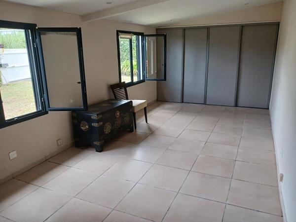 Belle villa familiale de 122 m² avec piscine sur terrain arboré  de 700 m² à Saint-Benoît (97470)