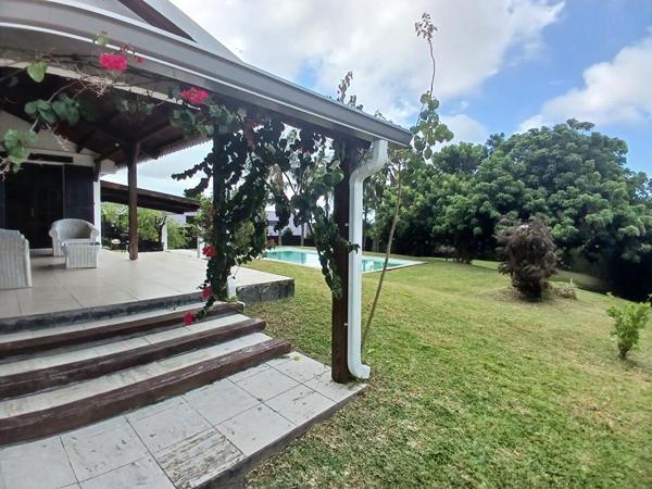 Belle villa familiale de 122 m² avec piscine sur terrain arboré  de 700 m² à Saint-Benoît (97470)