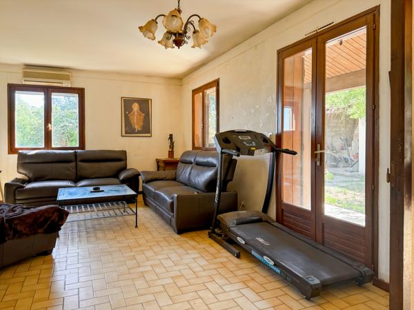 Labégude (07200) Petite Maison avec Joli Jardin et Garage