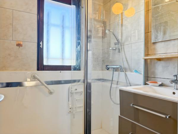 Labégude (07200) Petite Maison avec Joli Jardin et Garage