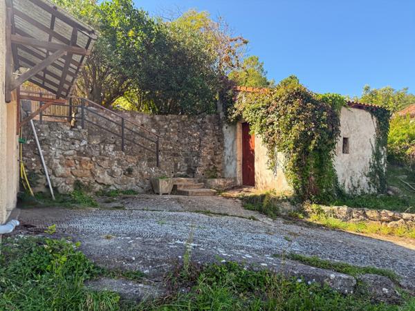 Labégude (07200) Petite Maison avec Joli Jardin et Garage