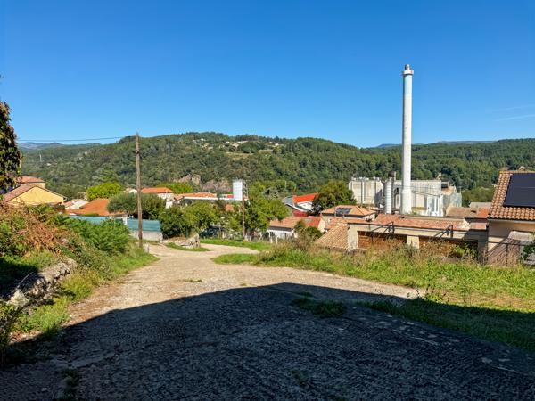 Labégude (07200) Petite Maison avec Joli Jardin et Garage