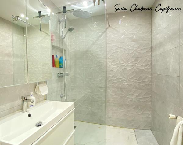 Bron, Appartement T4 85m², entièrement rénové en 2024, quartier Gérard-Philippe / Ferdinand-Buisson