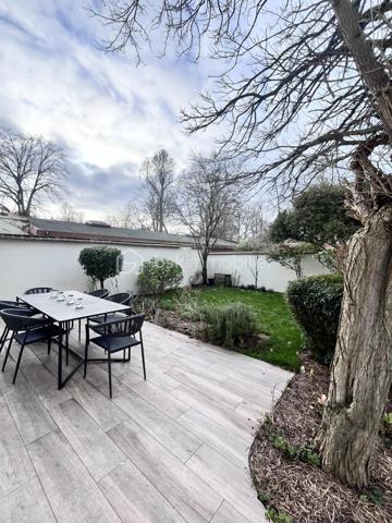 Découvrez cette magnifique maison de Maître du XIXe, parfaite pour ceux qui recherchent un cadre de vie serein et authentique. Située dans un environnement apaisant, cette demeure de caractère offre un style de vie unique, alliant tranquillité et proximité urbaine au bord du canal de L'Ourcq.

Ce splendide bien de 200 m² avec le sous sol  est composé de 7 pièces spacieuses, avec une belle répartition des espaces qui promet confort et convivialité. 

À l'intérieur, chaque pièce révèle un caractère distinct, où matériaux de qualité et finitions soignées se rejoignent. Profitez de moments chaleureux dans un séjour et salle à manger lumineux et spacieux, tandis qu'une grande cuisine spacieuse et fonctionnelle avec accès sur la terrasse vous invite à partager de beau  moments 
.
Cette magnifique maison se compose aussi de 6 chambres sur deux niveaux, une  grande salle de bain, une salle d'eau et un dressing.

Côté extérieur, laissez-vous séduire par une terrasse accueillante et jardin sans vis-à-vis, parfaits pour les douces soirées d'été. Ils offrent  un espace parfait pour vos moments de détente en toute intimité.

Avec un sous-sol total  comprenant une cave à vin, buanderie, cellier et une grande pièce, cette maison sans mitoyenneté garantit accès et confort sans compromis.

 Proche des commodités quotidiennes, elle permet un accès facile à toutes les nécessités de la vie urbaine. (écoles, commerces, transport en commun)


N'attendez plus pour enrichir votre quotidien de sérénité et d'élégance intemporelle, et contactez Aurélie TOMBETTE pour toute visite ou information complémentaire.