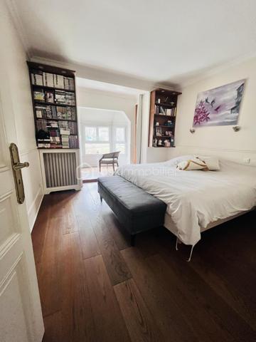 Découvrez cette magnifique maison de Maître du XIXe, parfaite pour ceux qui recherchent un cadre de vie serein et authentique. Située dans un environnement apaisant, cette demeure de caractère offre un style de vie unique, alliant tranquillité et proximité urbaine au bord du canal de L'Ourcq.

Ce splendide bien de 200 m² avec le sous sol  est composé de 7 pièces spacieuses, avec une belle répartition des espaces qui promet confort et convivialité. 

À l'intérieur, chaque pièce révèle un caractère distinct, où matériaux de qualité et finitions soignées se rejoignent. Profitez de moments chaleureux dans un séjour et salle à manger lumineux et spacieux, tandis qu'une grande cuisine spacieuse et fonctionnelle avec accès sur la terrasse vous invite à partager de beau  moments 
.
Cette magnifique maison se compose aussi de 6 chambres sur deux niveaux, une  grande salle de bain, une salle d'eau et un dressing.

Côté extérieur, laissez-vous séduire par une terrasse accueillante et jardin sans vis-à-vis, parfaits pour les douces soirées d'été. Ils offrent  un espace parfait pour vos moments de détente en toute intimité.

Avec un sous-sol total  comprenant une cave à vin, buanderie, cellier et une grande pièce, cette maison sans mitoyenneté garantit accès et confort sans compromis.

 Proche des commodités quotidiennes, elle permet un accès facile à toutes les nécessités de la vie urbaine. (écoles, commerces, transport en commun)


N'attendez plus pour enrichir votre quotidien de sérénité et d'élégance intemporelle, et contactez Aurélie TOMBETTE pour toute visite ou information complémentaire.