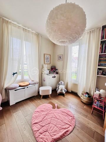 Découvrez cette magnifique maison de Maître du XIXe, parfaite pour ceux qui recherchent un cadre de vie serein et authentique. Située dans un environnement apaisant, cette demeure de caractère offre un style de vie unique, alliant tranquillité et proximité urbaine au bord du canal de L'Ourcq.

Ce splendide bien de 200 m² avec le sous sol  est composé de 7 pièces spacieuses, avec une belle répartition des espaces qui promet confort et convivialité. 

À l'intérieur, chaque pièce révèle un caractère distinct, où matériaux de qualité et finitions soignées se rejoignent. Profitez de moments chaleureux dans un séjour et salle à manger lumineux et spacieux, tandis qu'une grande cuisine spacieuse et fonctionnelle avec accès sur la terrasse vous invite à partager de beau  moments 
.
Cette magnifique maison se compose aussi de 6 chambres sur deux niveaux, une  grande salle de bain, une salle d'eau et un dressing.

Côté extérieur, laissez-vous séduire par une terrasse accueillante et jardin sans vis-à-vis, parfaits pour les douces soirées d'été. Ils offrent  un espace parfait pour vos moments de détente en toute intimité.

Avec un sous-sol total  comprenant une cave à vin, buanderie, cellier et une grande pièce, cette maison sans mitoyenneté garantit accès et confort sans compromis.

 Proche des commodités quotidiennes, elle permet un accès facile à toutes les nécessités de la vie urbaine. (écoles, commerces, transport en commun)


N'attendez plus pour enrichir votre quotidien de sérénité et d'élégance intemporelle, et contactez Aurélie TOMBETTE pour toute visite ou information complémentaire.