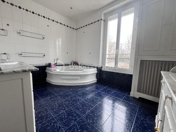Découvrez cette magnifique maison de Maître du XIXe, parfaite pour ceux qui recherchent un cadre de vie serein et authentique. Située dans un environnement apaisant, cette demeure de caractère offre un style de vie unique, alliant tranquillité et proximité urbaine au bord du canal de L'Ourcq.

Ce splendide bien de 200 m² avec le sous sol  est composé de 7 pièces spacieuses, avec une belle répartition des espaces qui promet confort et convivialité. 

À l'intérieur, chaque pièce révèle un caractère distinct, où matériaux de qualité et finitions soignées se rejoignent. Profitez de moments chaleureux dans un séjour et salle à manger lumineux et spacieux, tandis qu'une grande cuisine spacieuse et fonctionnelle avec accès sur la terrasse vous invite à partager de beau  moments 
.
Cette magnifique maison se compose aussi de 6 chambres sur deux niveaux, une  grande salle de bain, une salle d'eau et un dressing.

Côté extérieur, laissez-vous séduire par une terrasse accueillante et jardin sans vis-à-vis, parfaits pour les douces soirées d'été. Ils offrent  un espace parfait pour vos moments de détente en toute intimité.

Avec un sous-sol total  comprenant une cave à vin, buanderie, cellier et une grande pièce, cette maison sans mitoyenneté garantit accès et confort sans compromis.

 Proche des commodités quotidiennes, elle permet un accès facile à toutes les nécessités de la vie urbaine. (écoles, commerces, transport en commun)


N'attendez plus pour enrichir votre quotidien de sérénité et d'élégance intemporelle, et contactez Aurélie TOMBETTE pour toute visite ou information complémentaire.