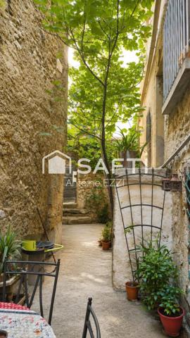 Studio avec cour privative au cœur d'Eyguières.