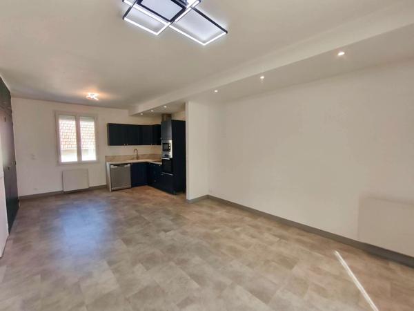 Maison
         4 pièces
        - 70 m² 319 000 € *