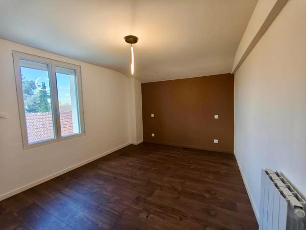 Maison
         4 pièces
        - 70 m² 319 000 € *