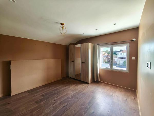 Maison
         4 pièces
        - 70 m² 319 000 € *