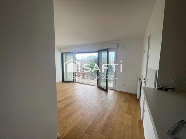 Immeuble 2013, dernier étage, calme et lumineux