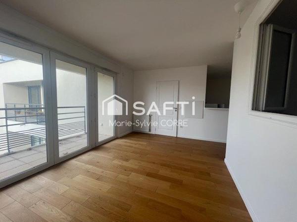 Immeuble 2013, dernier étage, calme et lumineux