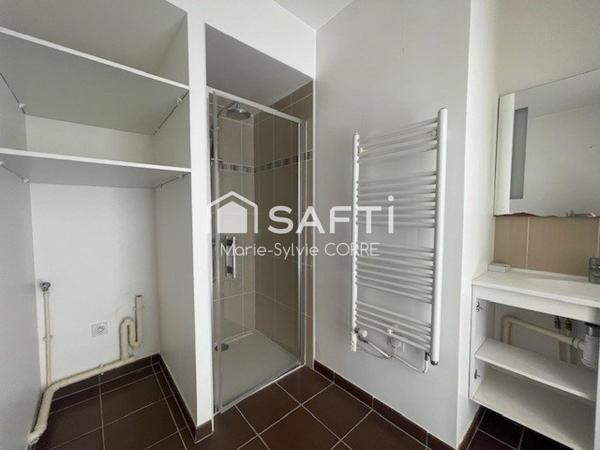 Immeuble 2013, dernier étage, calme et lumineux